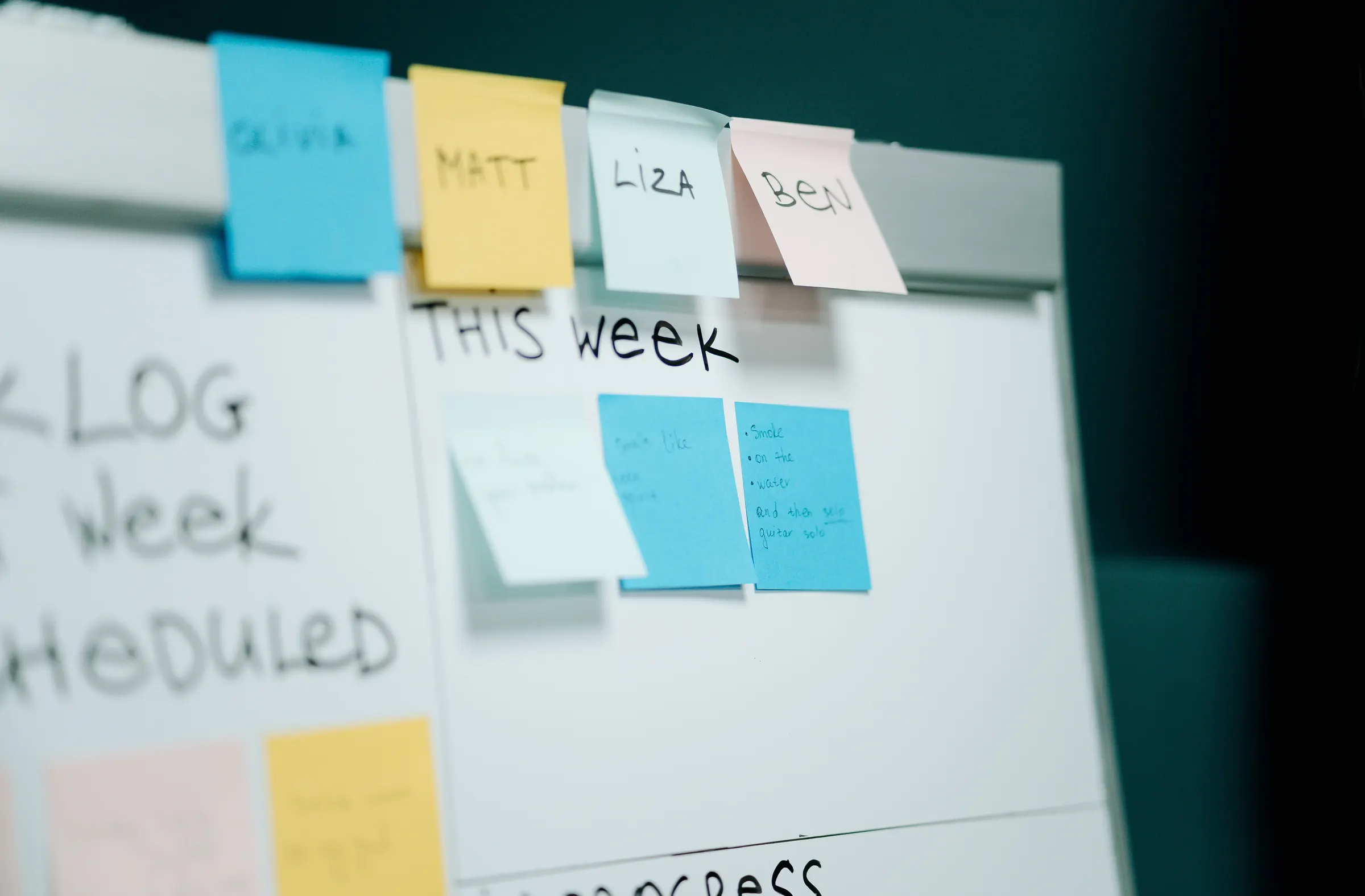 Een sprintbord met memobriefjes en de taken voor deze week